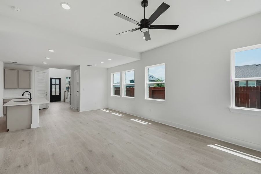 Spacious, unfurnished interior of a new home in Stillwater Ranch, San Antonio (Image 25).