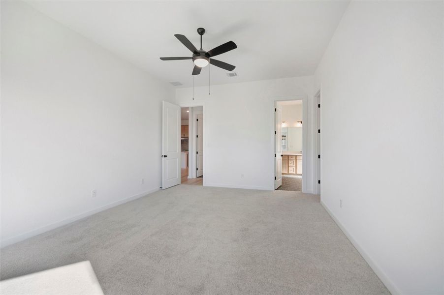 Spacious, unfurnished interior of a new home in Heritage, Dripping Springs (Image 26).