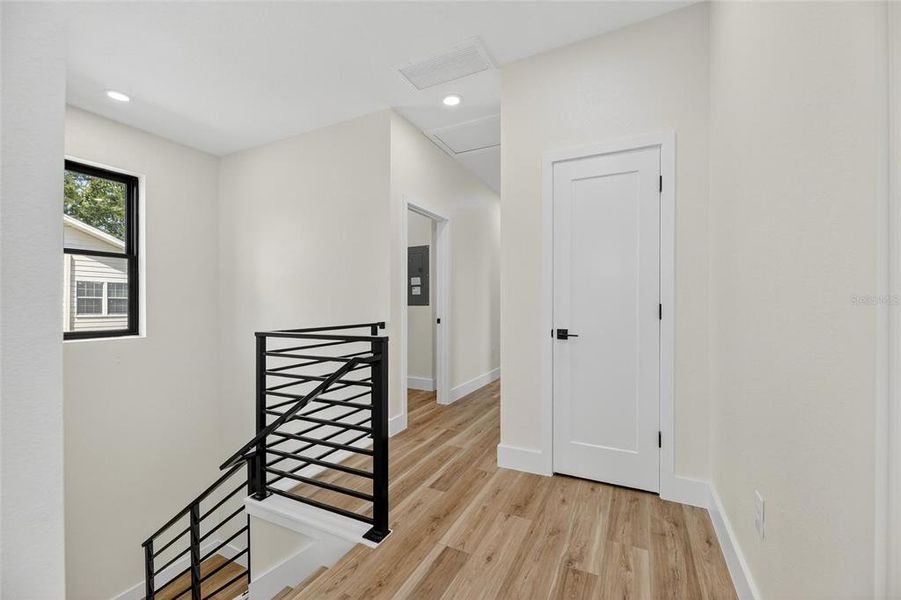 Spacious, unfurnished interior of a new home in , Tampa (Image 16).