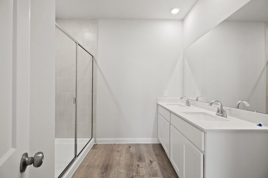 Furnished interior view inside a new home in Pearlbrook, Texas City (Image 8).