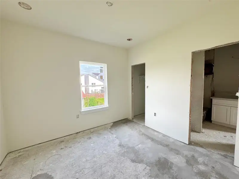 Spacious, unfurnished interior of a new home in , Houston (Image 11).