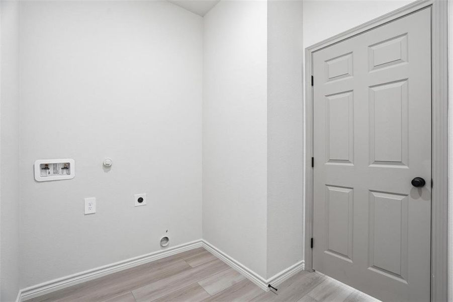 Spacious, unfurnished interior of a new home in , Whitney (Image 34).