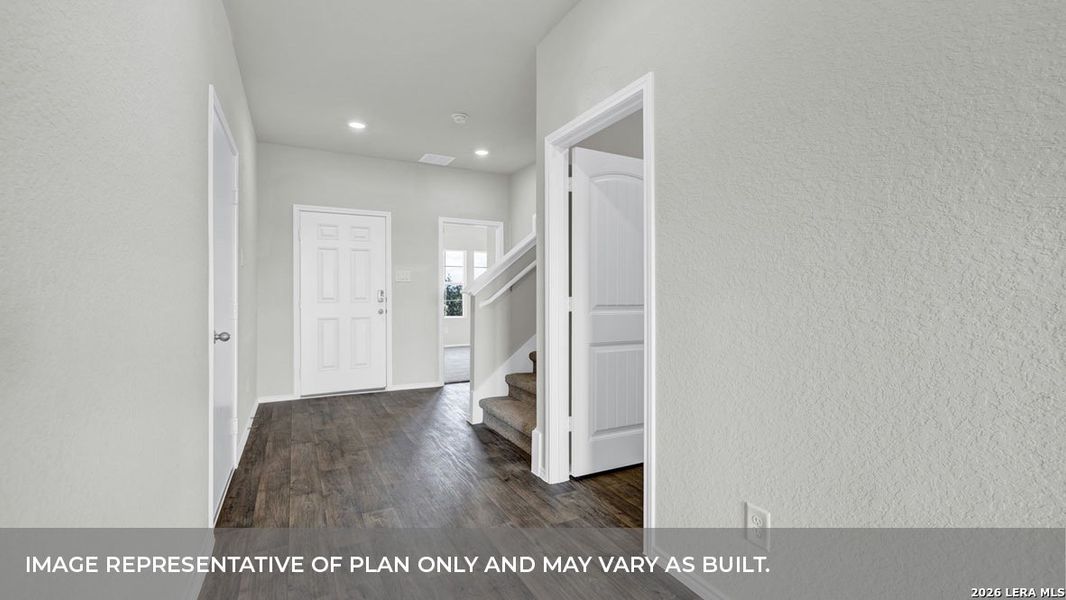 Spacious, unfurnished interior of a new home in Arroyo Ranch, Seguin (Image 13).