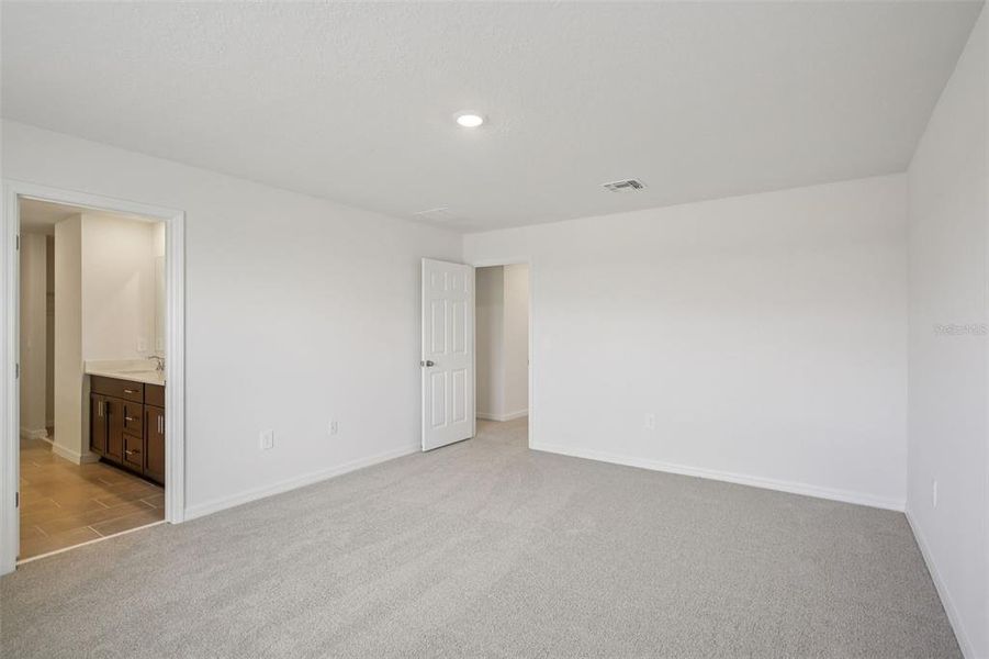 Spacious, unfurnished interior of a new home in Springs at Lake Alfred - Classic Series, Lake Alfred (Image 33).