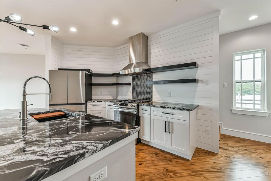 Furnished interior view inside a new home in , Galveston (Image 7).