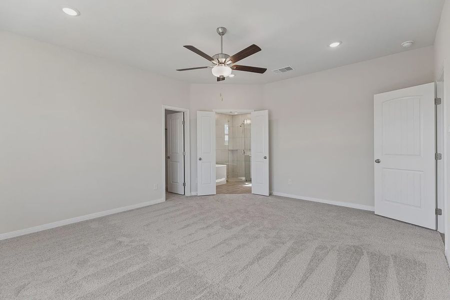 Spacious, unfurnished interior of a new home in Butler Farms, Liberty Hill (Image 25).