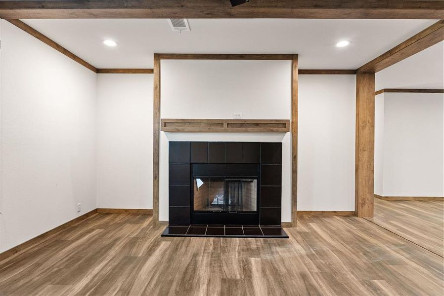 Spacious, unfurnished interior of a new home in , Whitehouse (Image 19).