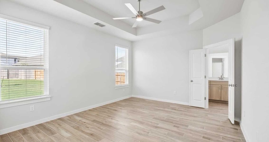 Spacious, unfurnished interior of a new home in Trace, San Marcos (Image 14).