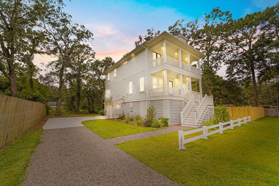 Exterior details and patio area of a home in , Johns Island (Image 3).