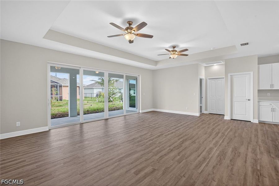 Spacious, unfurnished interior of a new home in Cape Coral, Cape Coral (Image 10).
