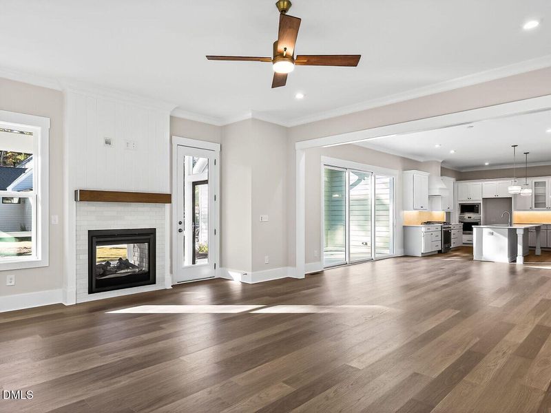 018-1280x960-living-room