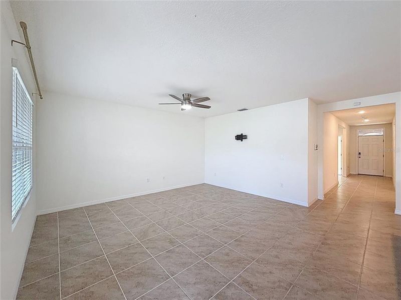 Spacious, unfurnished interior of a new home in , Lakeland (Image 26).