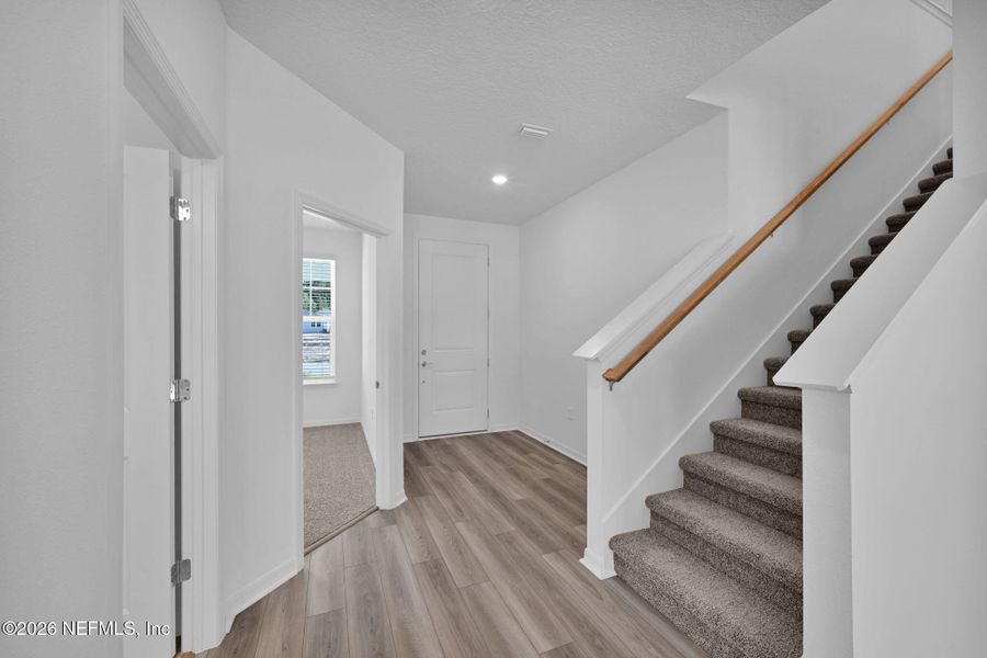 Spacious, unfurnished interior of a new home in Hyland Trail, Green Cove Springs (Image 42).