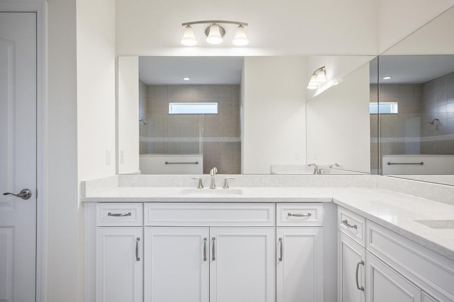 Bennet II Owner's Bath