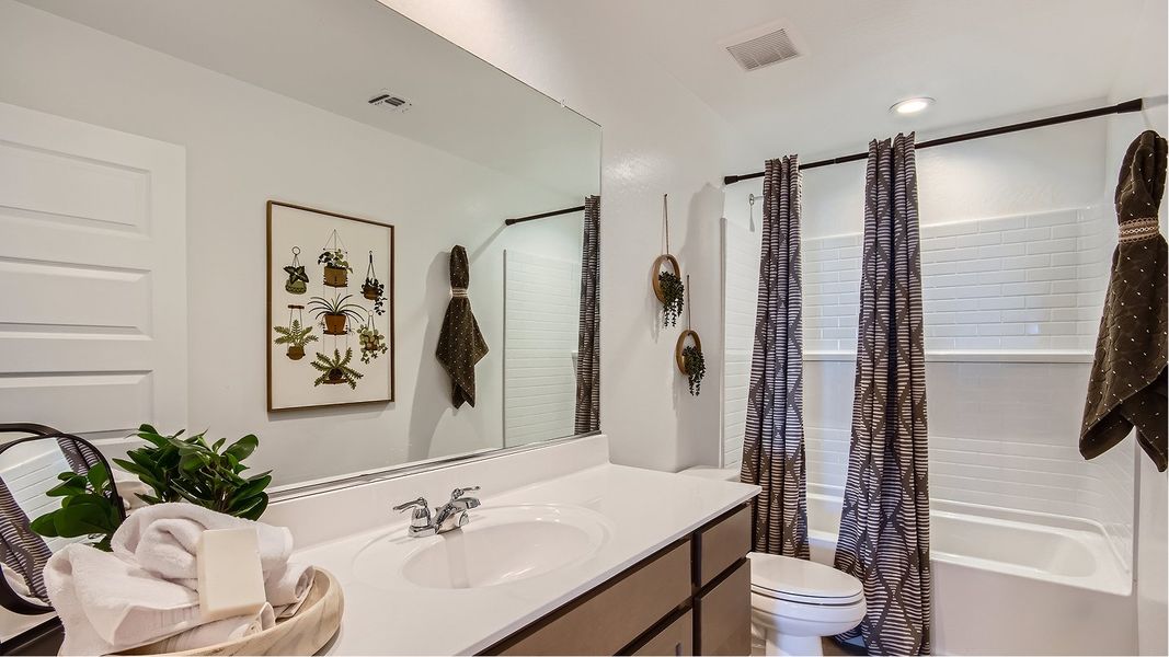 4049 Avery Bath2 F2 Base2