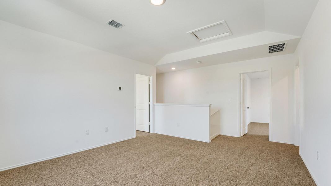 Spacious, unfurnished interior of a new home in Durango, Mustang Ridge (Image 24).