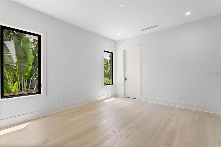 Spacious, unfurnished interior of a new home in , Tampa (Image 74). Spacious, unfurnished interior of a new home in , Tampa (Image 74).