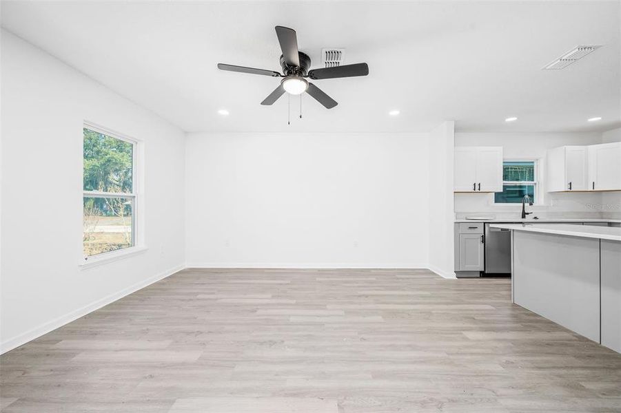 Spacious, unfurnished interior of a new home in , Gainesville (Image 28).