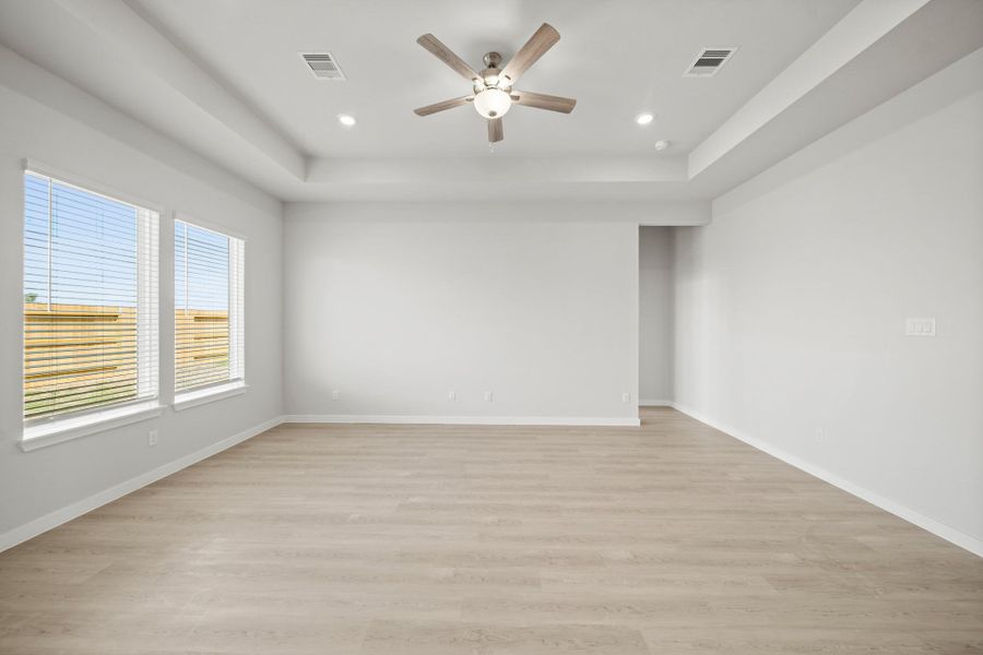 Spacious, unfurnished interior of a new home in Sunterra Lakes, Brookshire (Image 16).