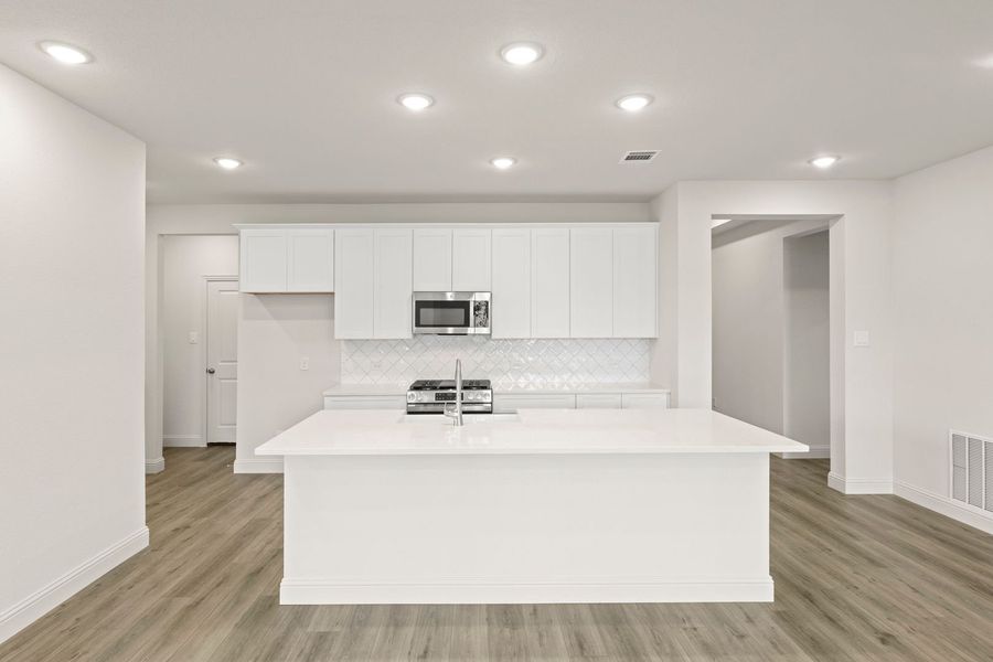 Furnished interior view inside a new home in Creekside, Royse City (Image 8).