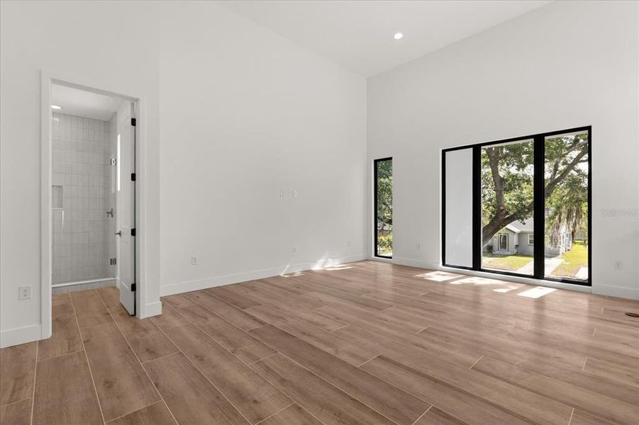 Spacious, unfurnished interior of a new home in , Winter Park (Image 22).
