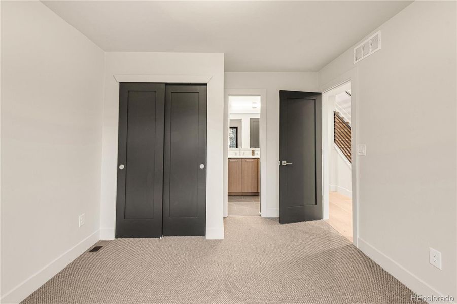 Passthrough to the bathroom with bedroom#3