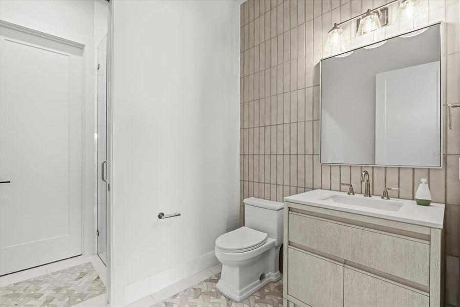 Furnished interior view inside a new home in , Orlando (Image 31).