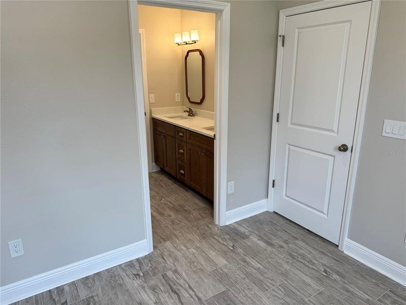 Spacious, unfurnished interior of a new home in , Dade City (Image 64).