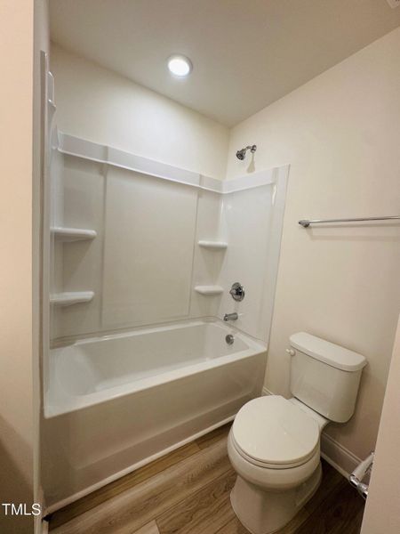 Hall Tub/Shower Hall Tub/Shower