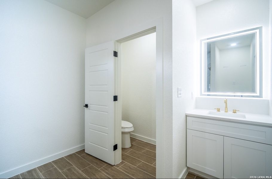 Furnished interior view inside a new home in , La Vernia (Image 9).