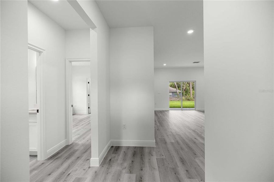 Spacious, unfurnished interior of a new home in , Citrus Springs (Image 11).