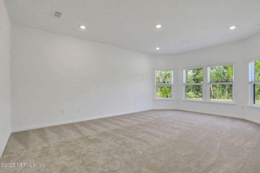 Spacious, unfurnished interior of a new home in , Green Cove Springs (Image 43).