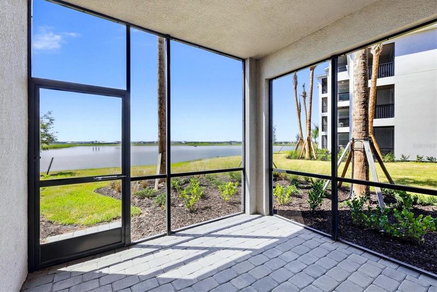 Exterior details and patio area of a home in , Bradenton (Image 3).
