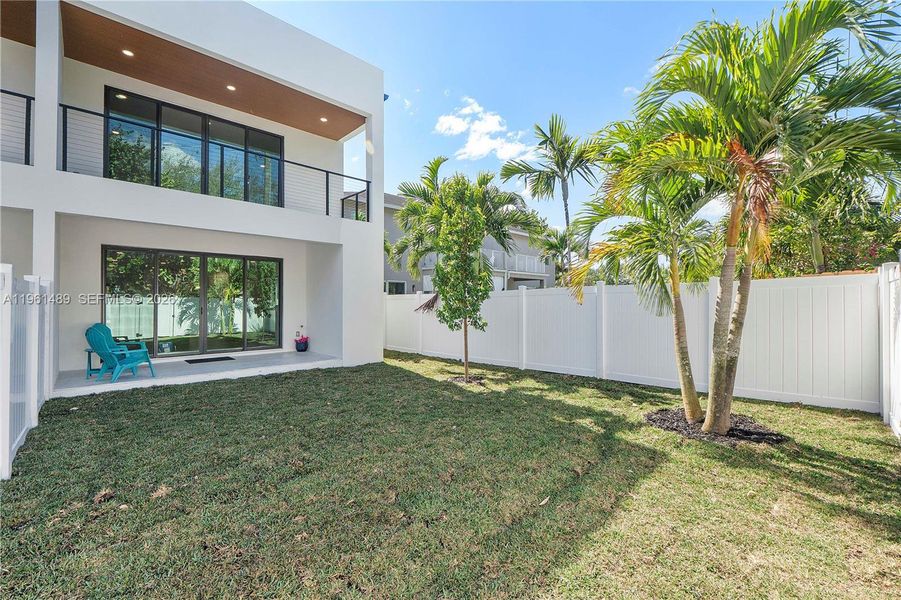 Exterior details and patio area of a home in , Fort Lauderdale (Image 31).