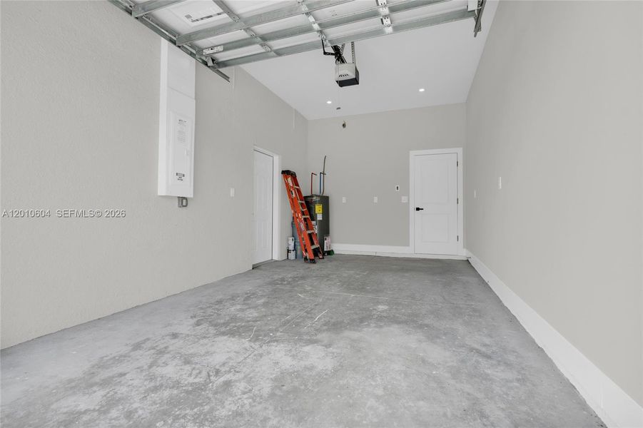 Spacious, unfurnished interior of a new home in , Lehigh Acres (Image 22).