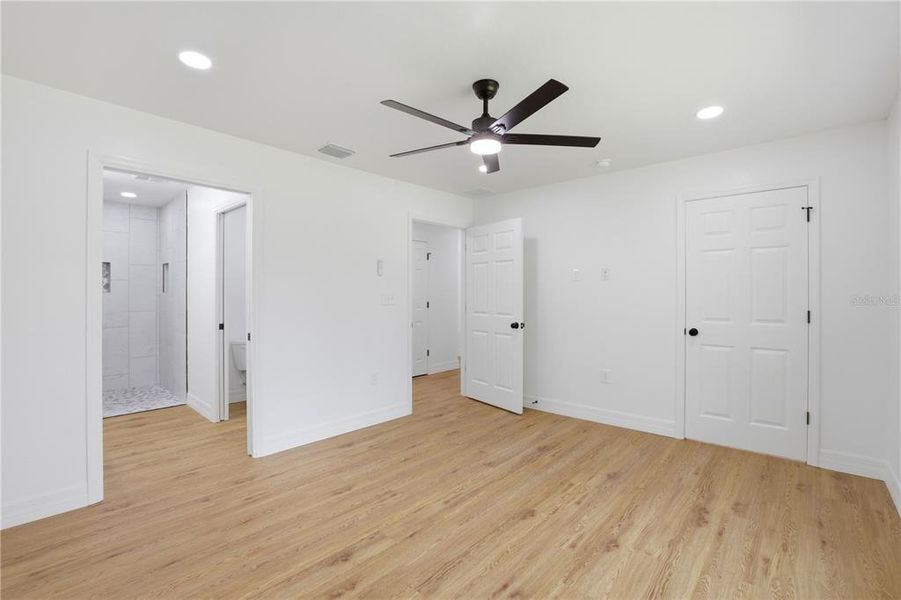 Spacious, unfurnished interior of a new home in , Ocklawaha (Image 12).