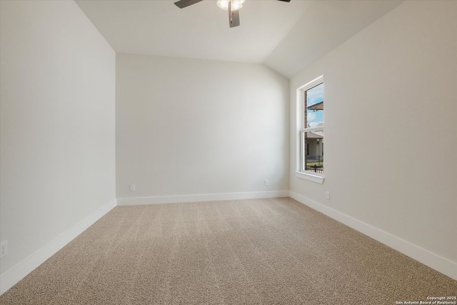 Spacious, unfurnished interior of a new home in Esperanza, Boerne (Image 21).
