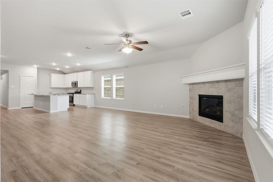 Spacious, unfurnished interior of a new home in , Baytown (Image 24).