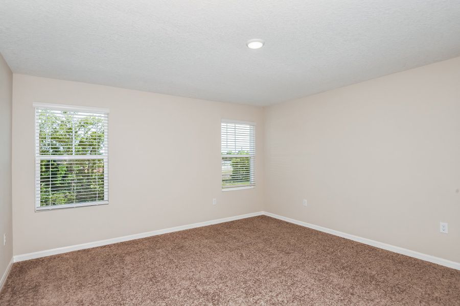Spacious, unfurnished interior of a new home in Pasadena Ridge, Dade City (Image 15).