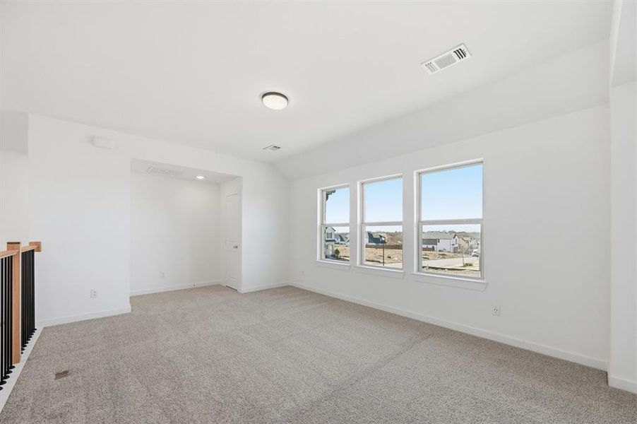 Spacious, unfurnished interior of a new home in Hillstead, Lavon (Image 17).