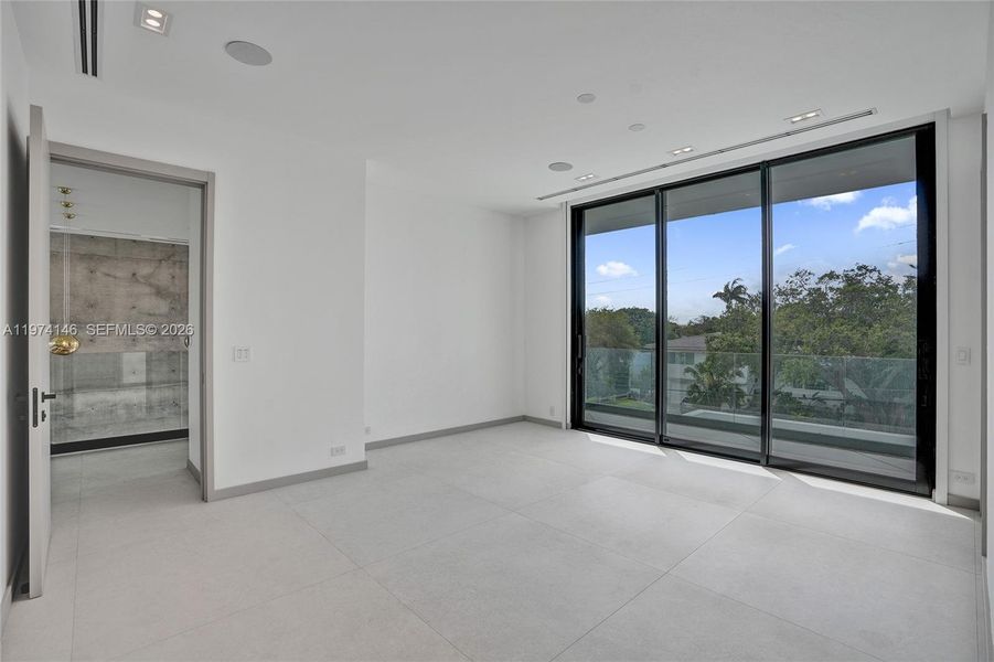 Spacious, unfurnished interior of a new home in , Miami Shores (Image 24).