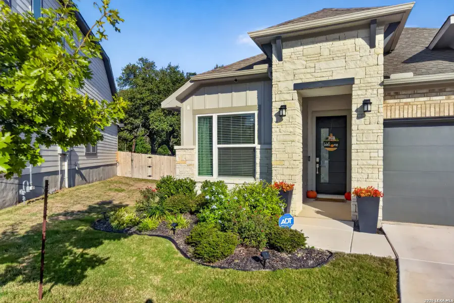 Exterior details and patio area of a home in Park Hill Commons, San Antonio (Image 20).
