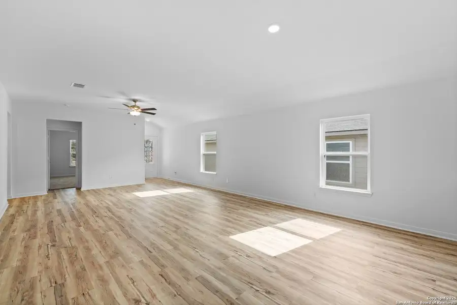 Spacious, unfurnished interior of a new home in Preserve at Medina, Von Ormy (Image 11).