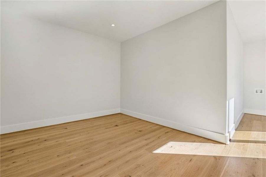 Spacious, unfurnished interior of a new home in , Atlanta (Image 22).