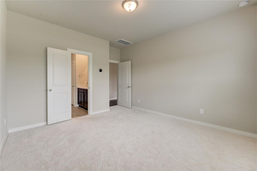 Spacious, unfurnished interior of a new home in Arabella on the Prairie, Richmond (Image 22).