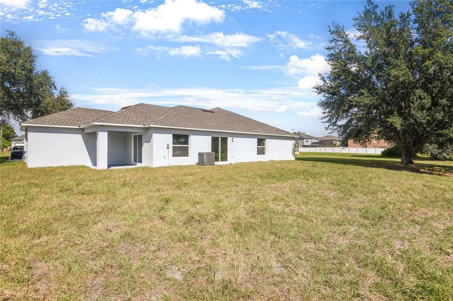 Exterior details and patio area of a home in , Kissimmee (Image 4).
