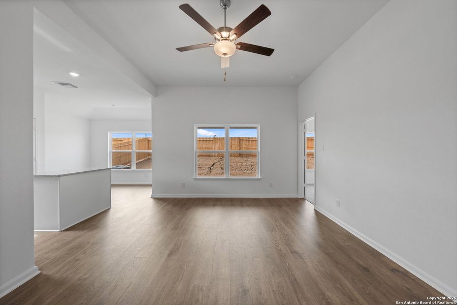 Spacious, unfurnished interior of a new home in Rosewood Estates, Lytle (Image 13).