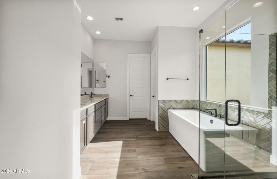 Owner's Bathroom Owner's Bathroom