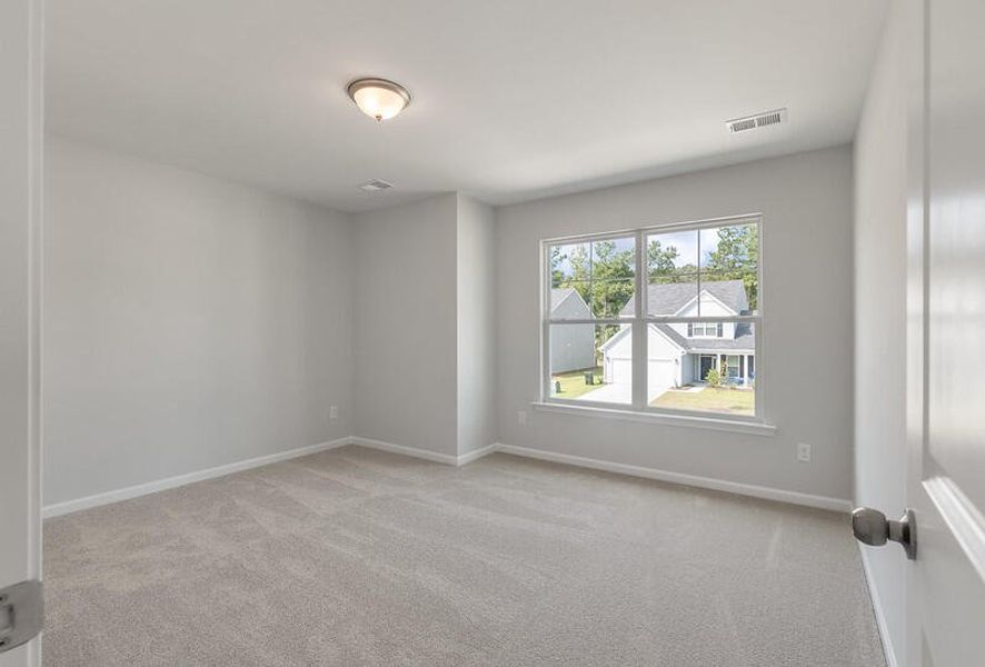 Spacious, unfurnished interior of a new home in Parker's Preserve, Ridgeville (Image 19).