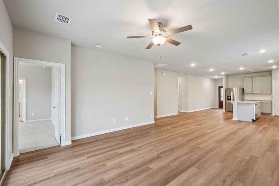 Spacious, unfurnished interior of a new home in Lakehaven - Signature Series, Farmersville (Image 30).
